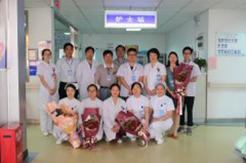 护士节，院领导班子看望慰问“白衣天使”