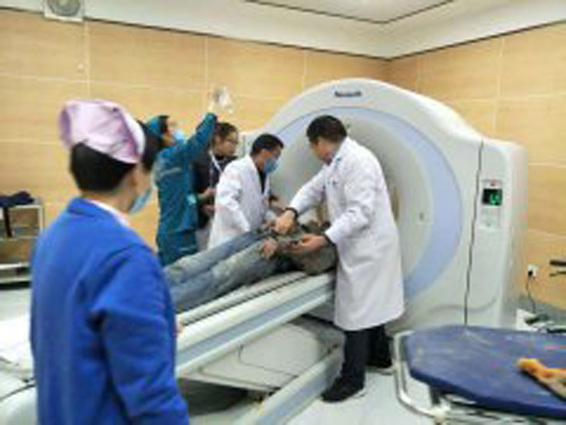 洛阳市第十医院救治4名建筑事故受伤者纪实