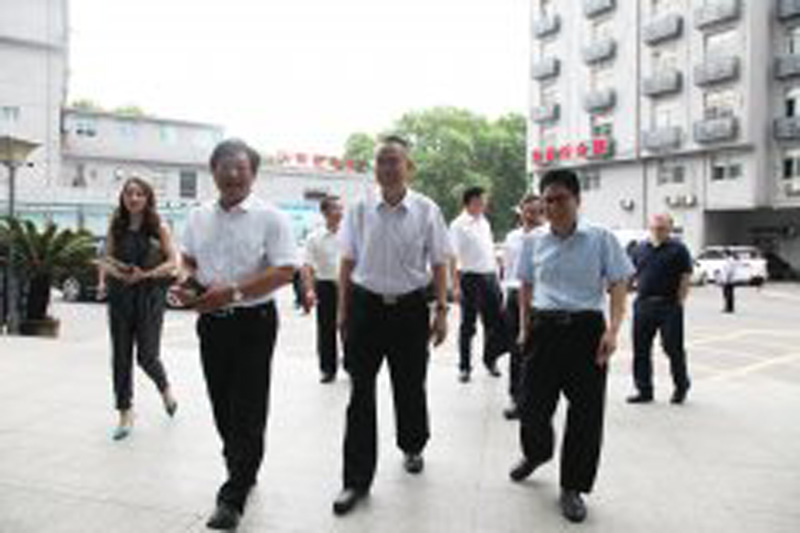 中铁资产管理中心领导一行来汉阳医院调研