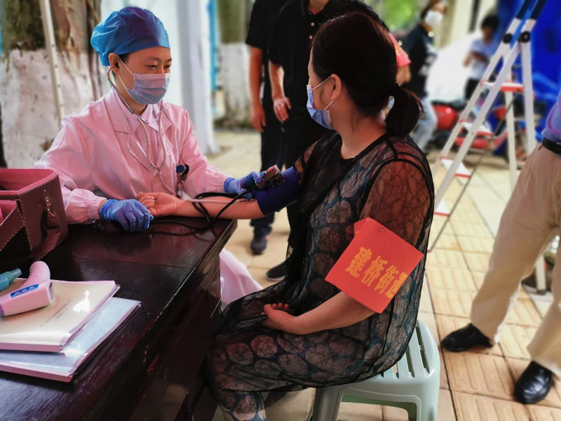 汉阳建桥街社区卫生服务中心全力相助防汛保抗洪