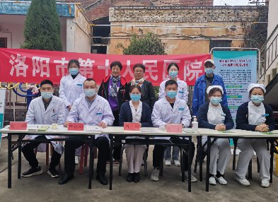 洛阳启明医院医护人员为抗美援朝英雄们登门送健康