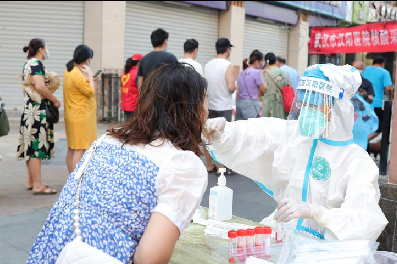 医管公司紧急组织连续多日核酸采集